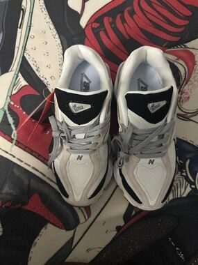 New Balance 9060 White and Black Men's Running Shoes